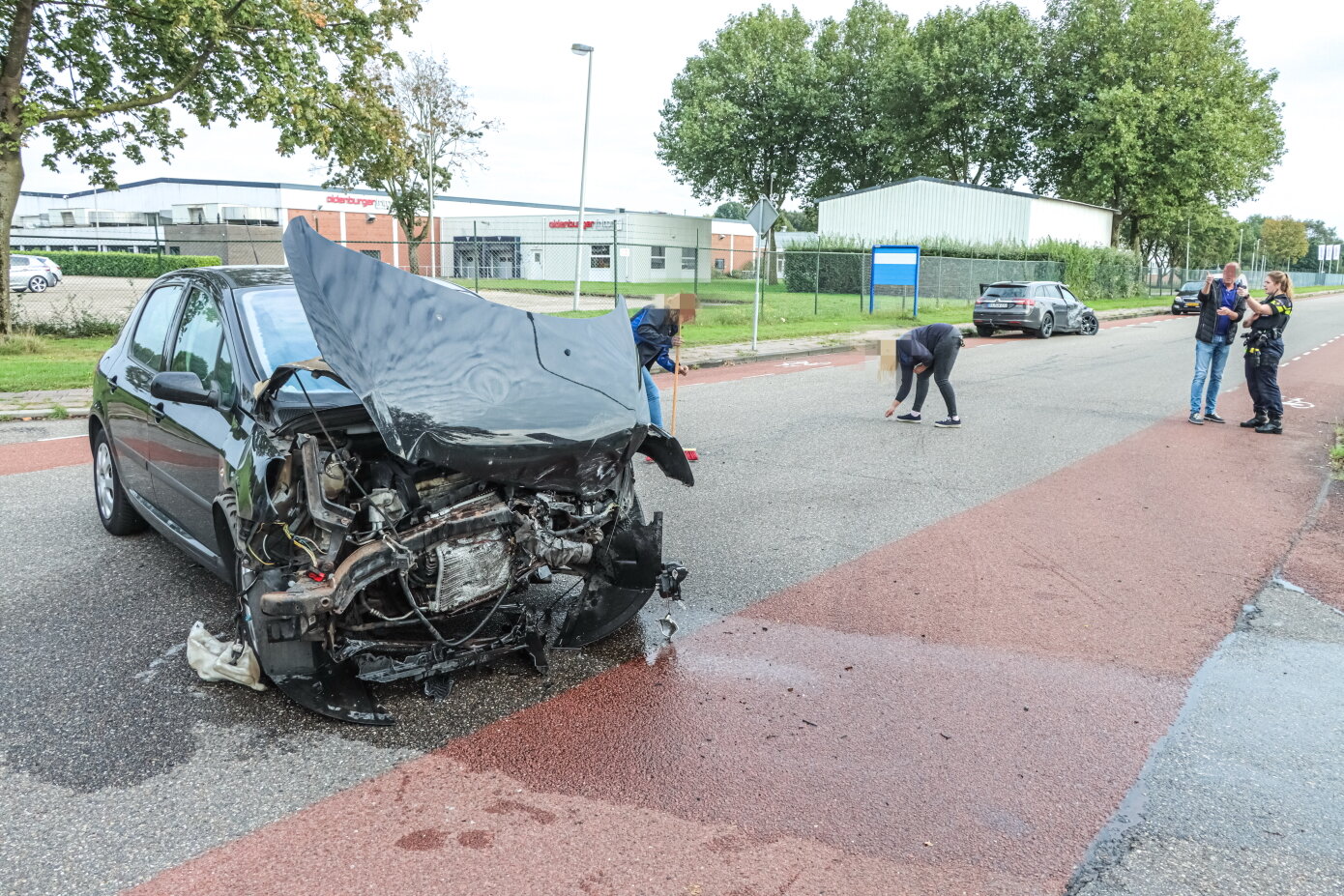 Auto's botsen op kruising in Emmen