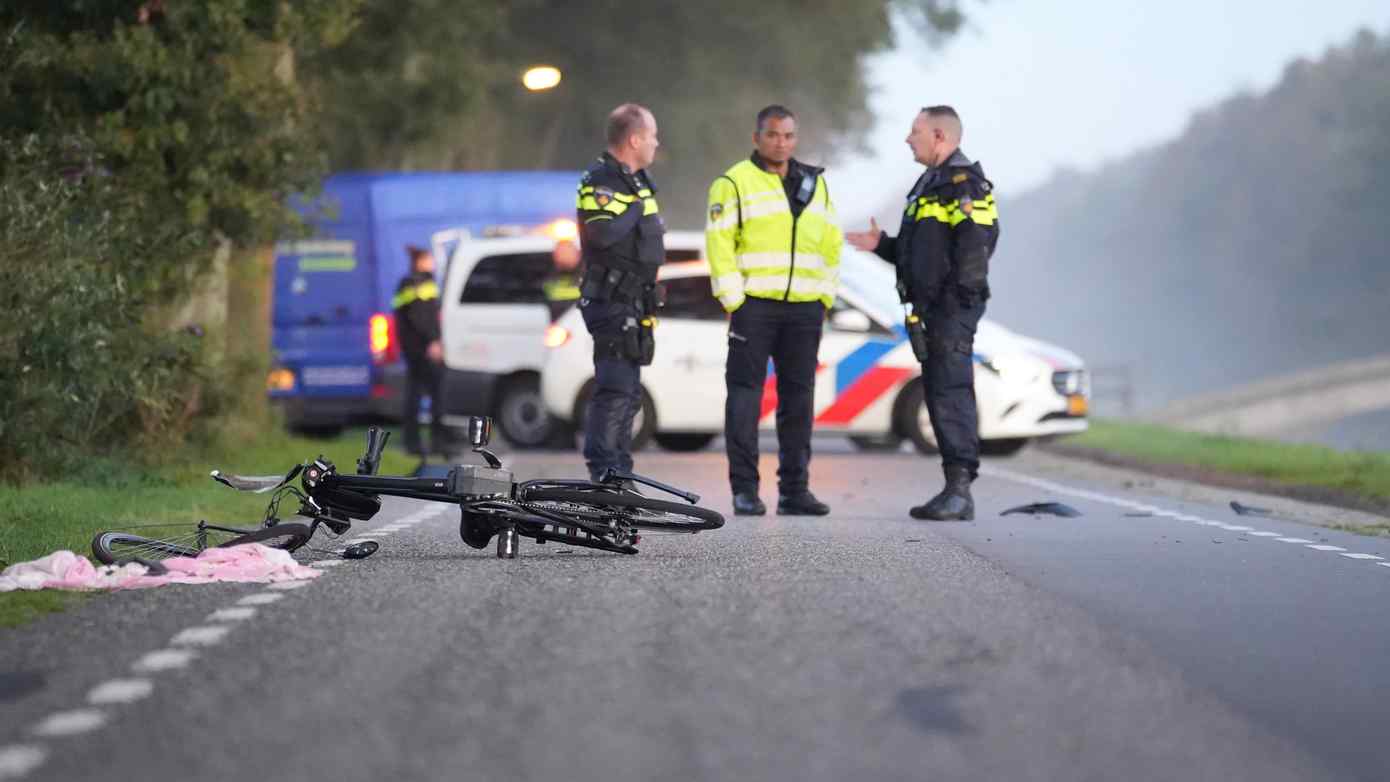 Fietser (44) ernstig gewond na botsing met auto; automobilist aangehouden