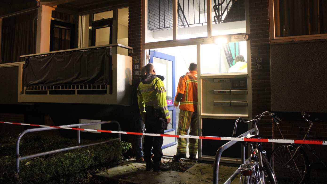 Bewoners van appartementencomplex op straat vanwege gaslekkage