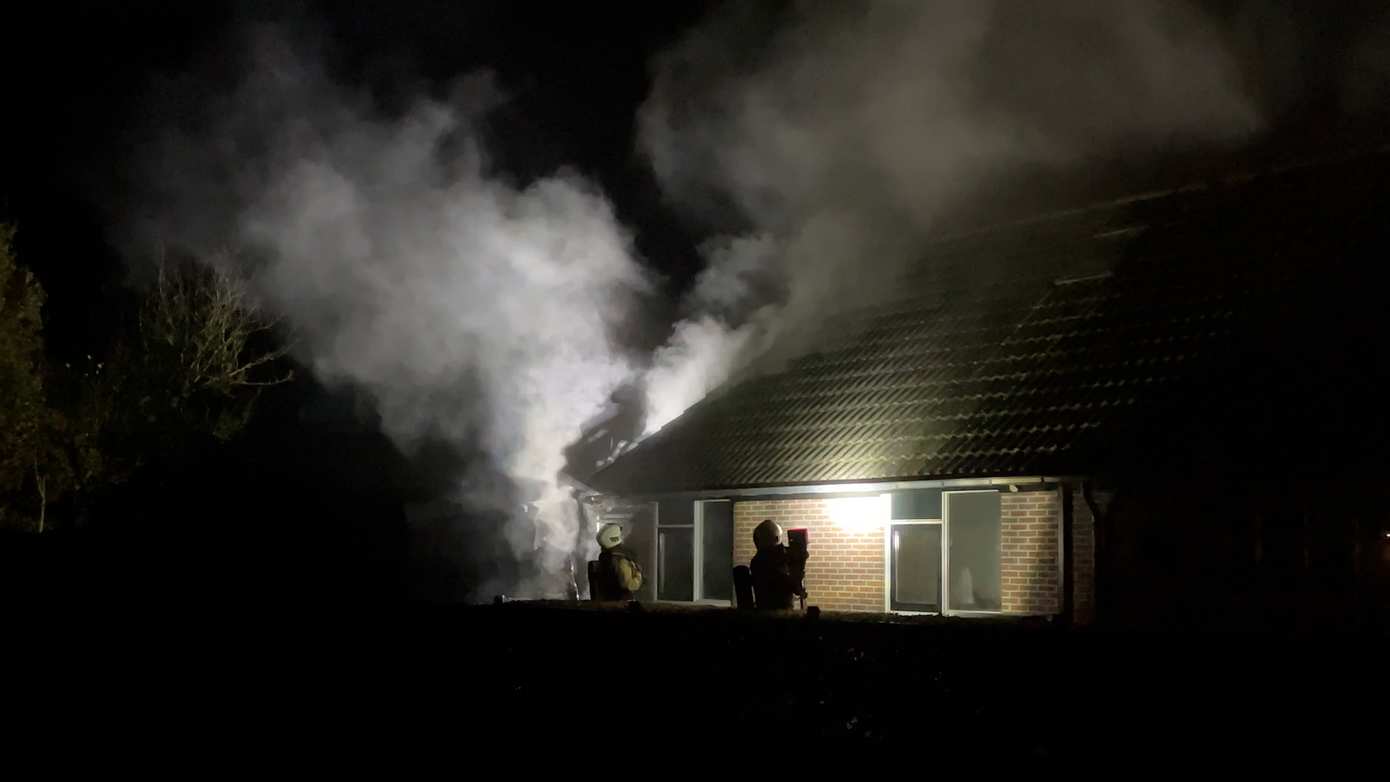 Forse woningbrand zorgt voor veel schade in Smilde