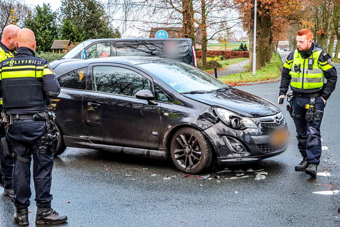 Veel schade na kettingbotsing met drie auto's