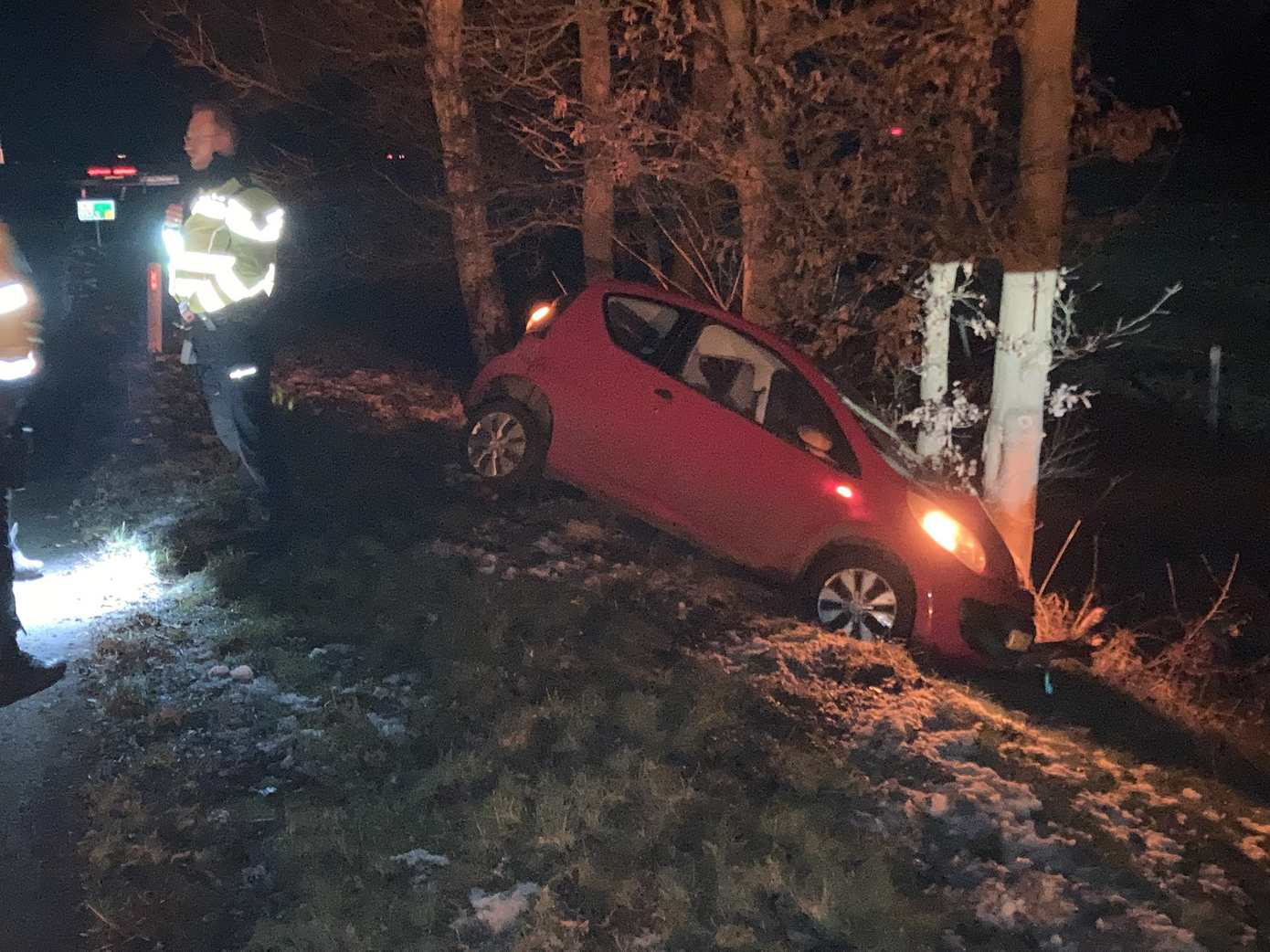 Auto raakt van de snelweg bij oprit A28