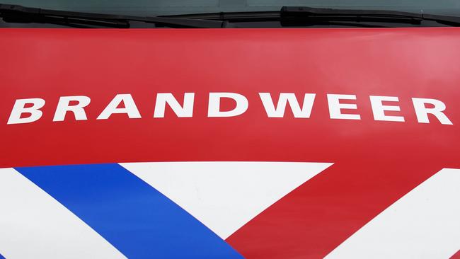 Bankstel in brand op bovenste verdieping van flat in Meppel (Video)