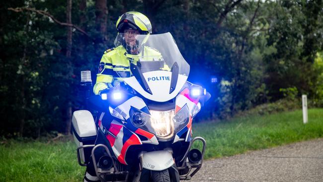 Busje en auto botsen op elkaar in Meppel (Video)