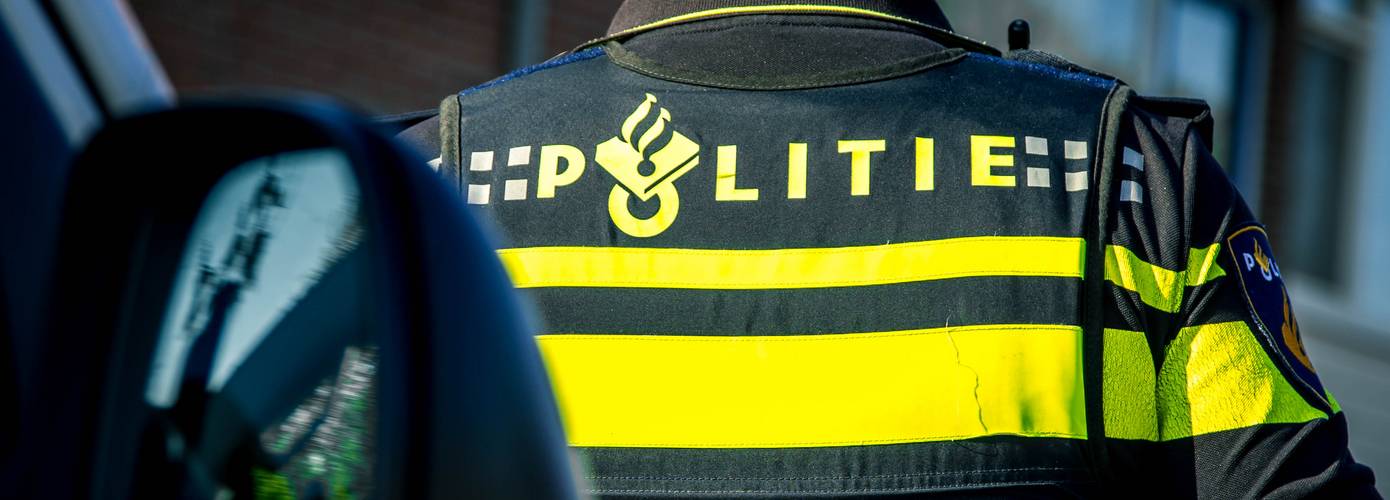 Twee aanhoudingen na inval in woning Hoogeveen