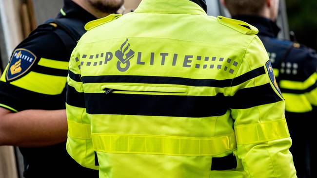 Bestuurder in beschadigde witte auto rijdt door na ongeval Roden: politie start zoekactie